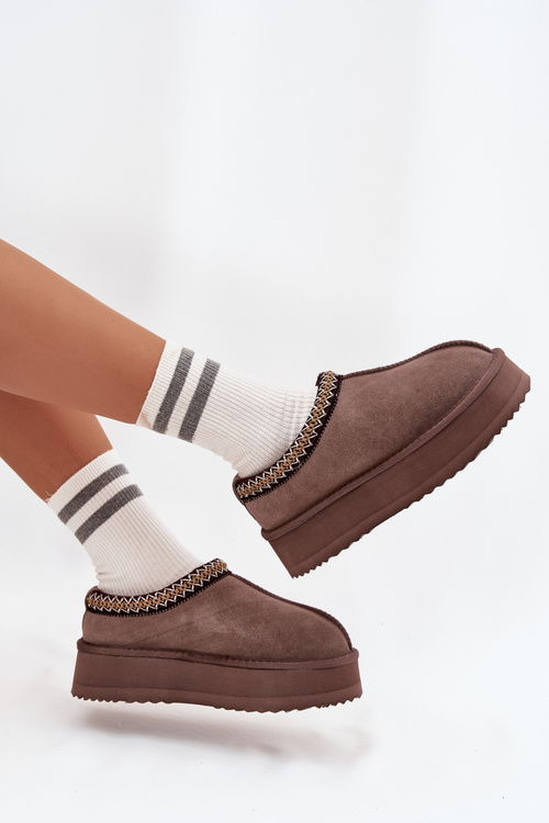 Низькі замшеві зимові чоботи для жінок з вишивкою на платформі Vinceza 97960 коричневі