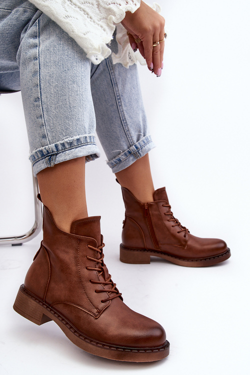 Жіночі класичні чоботи на плоскій підошві коричневого кольору Ballisa