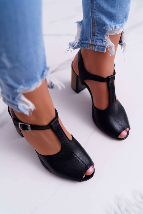 Шкіряні жіночі босоніжки Maciejka Black 04117