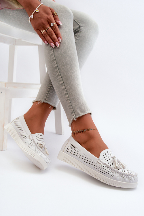 Білі жіночі мокасини з вирізом з еко шкіри Tinami