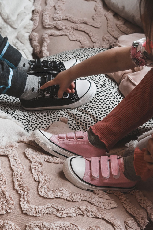 Дитячі кросівки на липучці Bernie рожеві