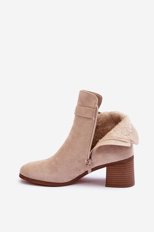 Бежеві шкіряні чоботи з каблуком із пряжкою