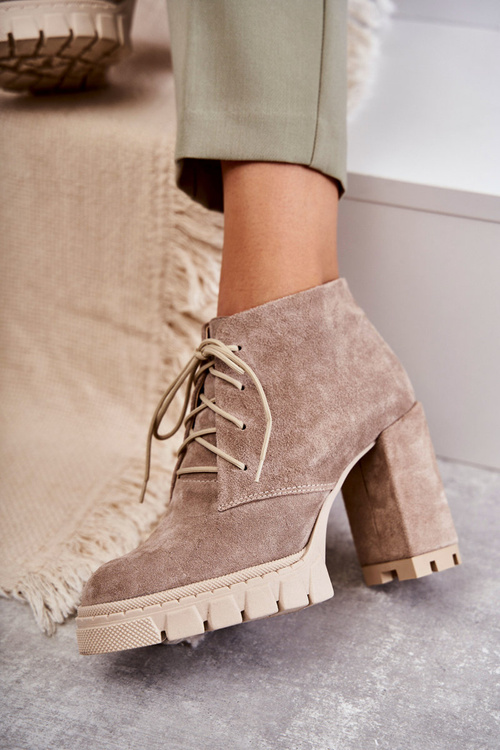 Модні замшеві чоботи на шнурівці бежеві Selma