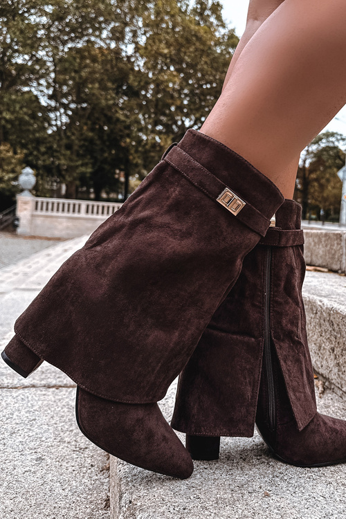 Теплі жіночі чоботи на каблуці з оздоблювальним ремінцем шоколадний Luvielle