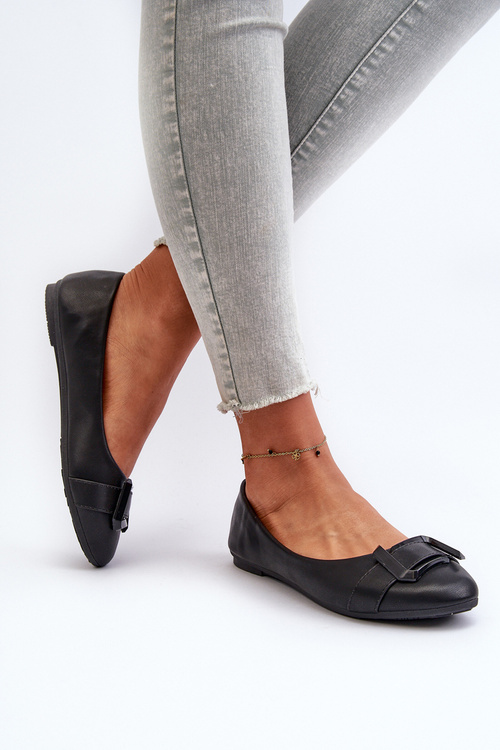 Чорні балетки з екошкіри з ремінцем і орнаментом Cadwenla