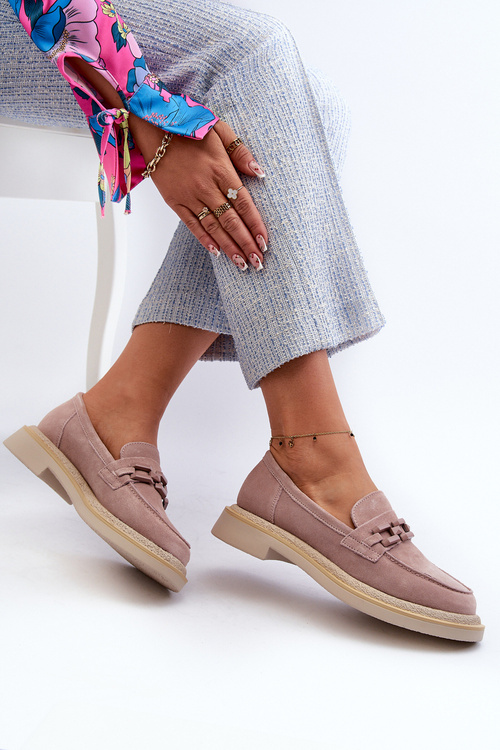 Жіночі замшеві лофери на плоскій підошві з декоративними принтами D&A TW101 брудно-рожеві