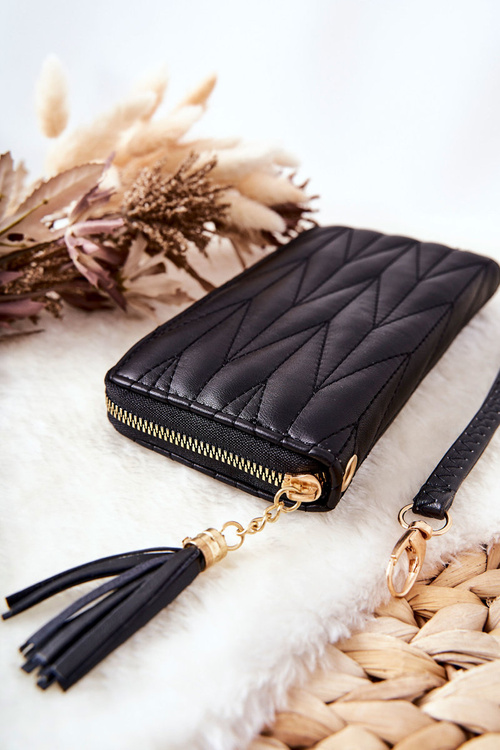 Великий стьобаний гаманець на блискавці з ремінцем чорного кольору