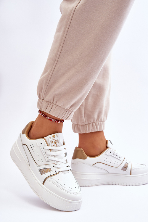 Жіночі зручні шкіряні кросівки білі Bowen