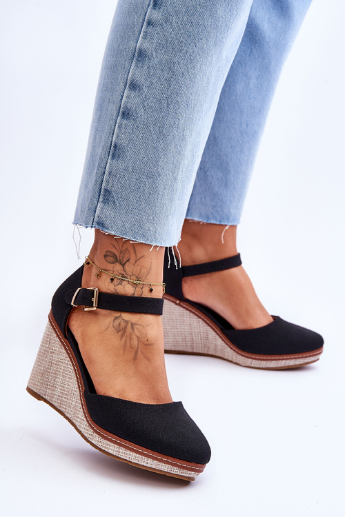 Жіночі класичні босоніжки на танкетці Black Malani