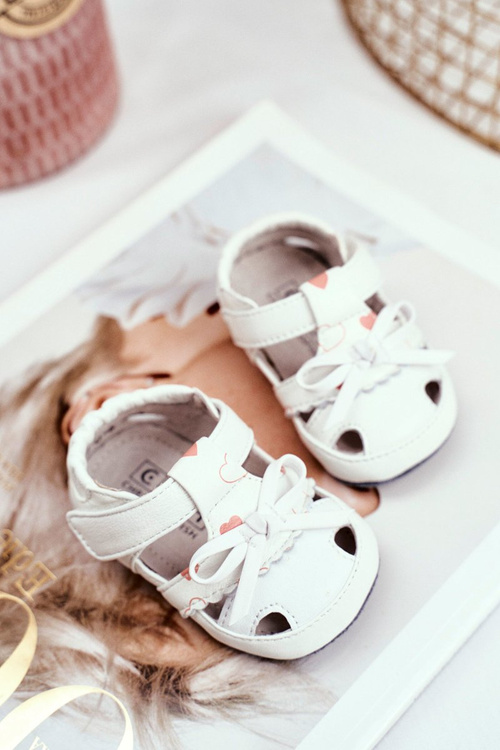 Дитячі босоніжки для дівчинки білі шкіряні Maentra