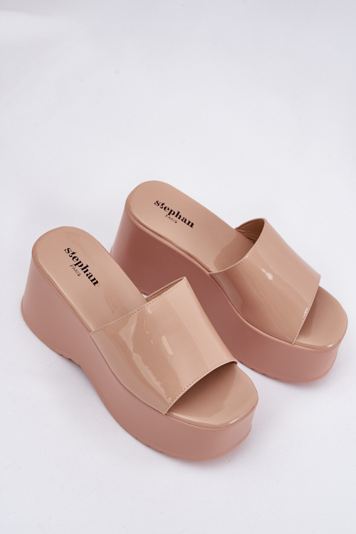Лаковані Жіночі Сандалі На Платформі І Каблуці Бежеві Nellevia