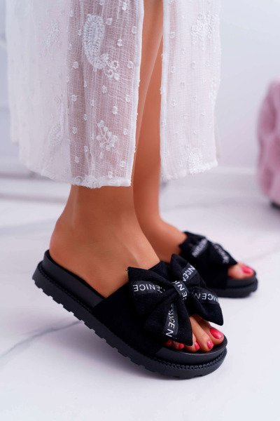 Жіночі шльопанці з рельєфною устілкою з метеликом, чорні соковиті