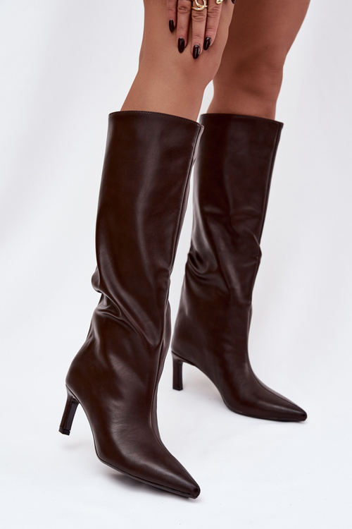 Жіночі чоботи на блискавці на високому підборі з прошивкою шоколадні Olyvia