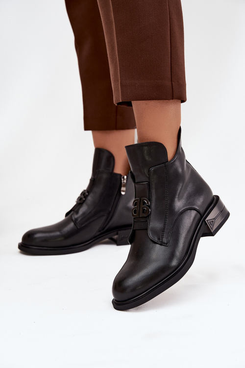 Обігріті шкіряні жіночі чоботи з декоративним елементом чорні Briselda