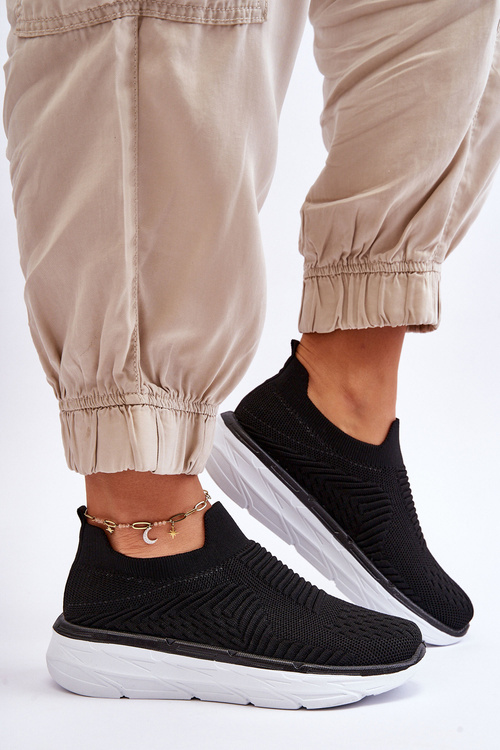 Жіноче спортивне взуття без шнурівки чорне Ferive