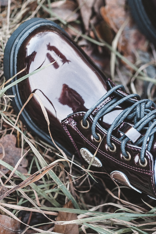 Бордові лаковані чобітки з прикрасами для дітей Adete