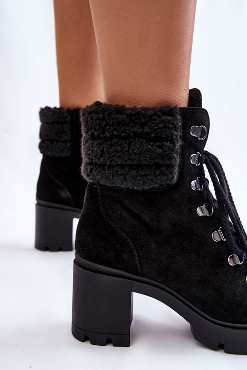 Жіночі замшеві чоботи на підборах чорні Avely