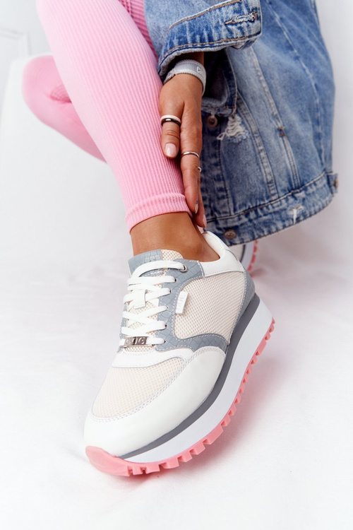 Шкіряне спортивне взуття на платформі GOE HH2N4008 білого кольору