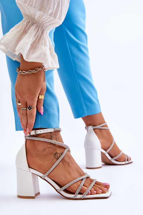 Жіночі шкіряні босоніжки на підборах з цирконію білого кольору Liviano