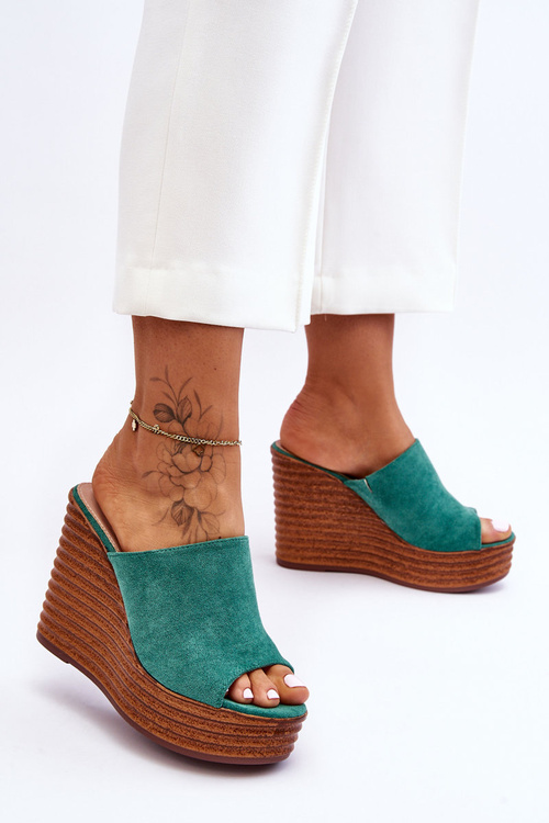 Легкі шльопанці на масивній платформі, зелені, хороша атмосфера