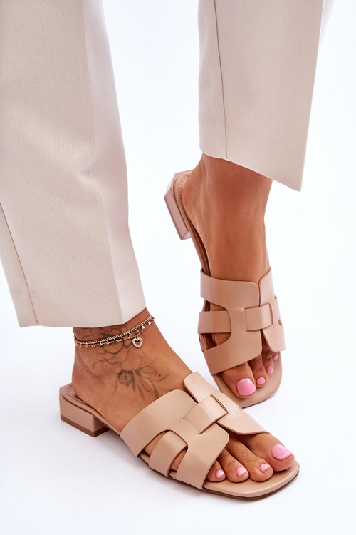 Класичні жіночі шкіряні тапочки бежеві Fendy