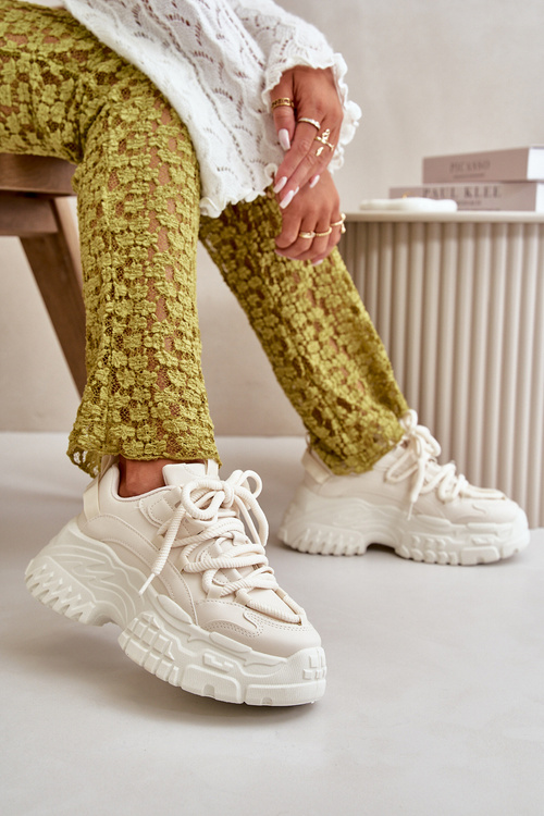 Жіночі кросівки на масивній підошві світло-бежевого кольору Nevela