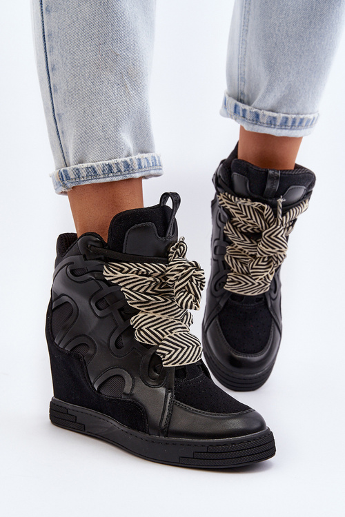 Жіночі кросівки на танкетці чорні Leoppa