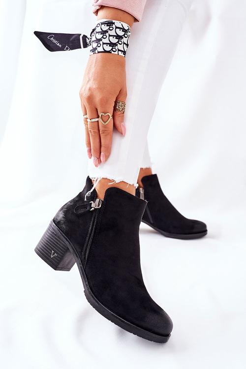 Жіночі черевики на плоскому ходу замшеві чорні Bellarena