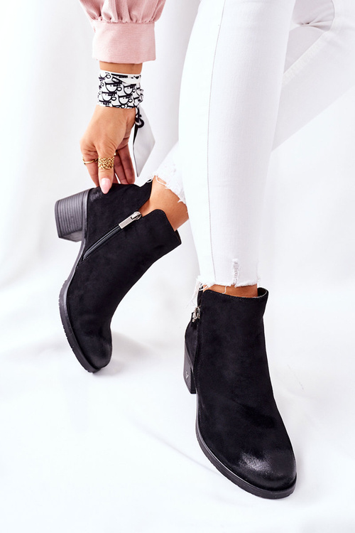 Жіночі черевики на плоскому ходу замшеві чорні Bellarena