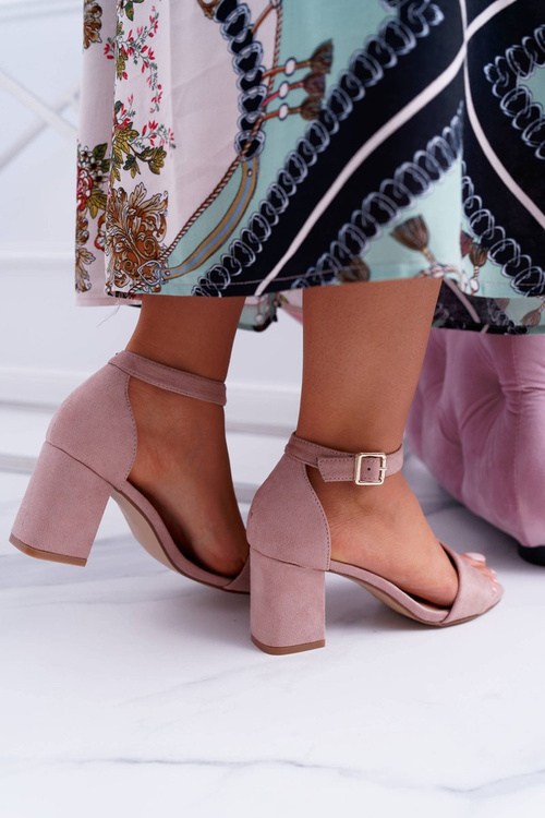 Рожеві жіночі замшеві босоніжки на шпильці NewGenua