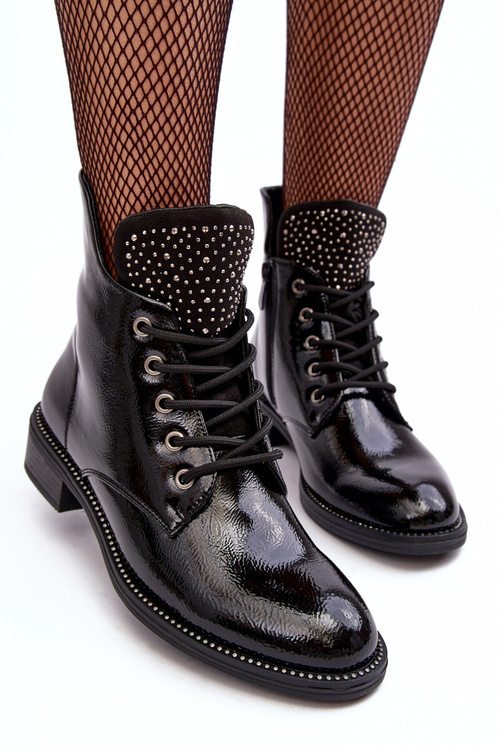 Жіночі лаковані туфлі Hattia чорного кольору на низькому каблуці