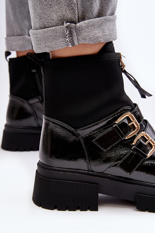 Чорні лаковані жіночі ботильйони на плоскому каблуці Rellisa