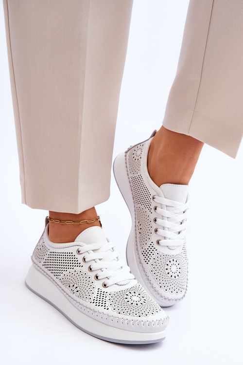 Жіноче шкіряне ажурне спортивне взуття білого кольору Marea