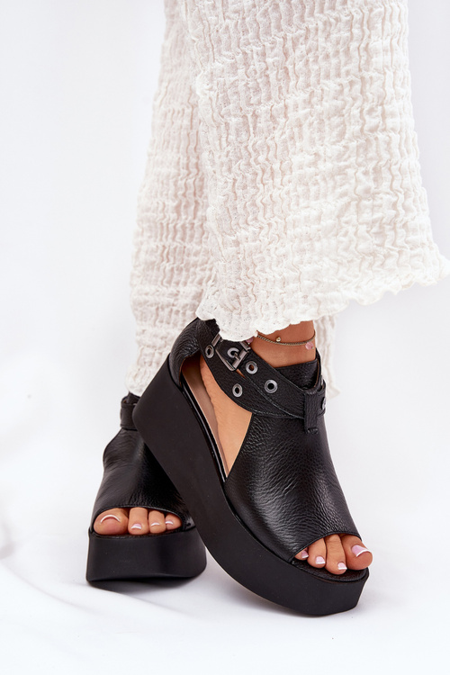 Шкіряні сандалі на платформі чорні Zazoo 1732