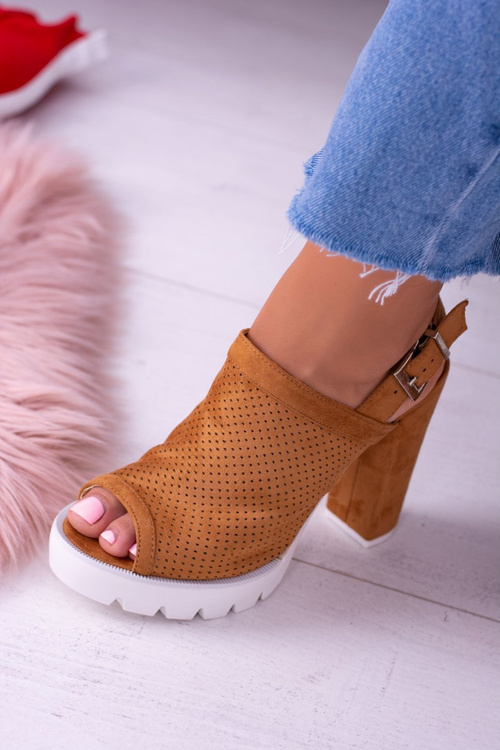 Коричневі замшеві босоніжки на шпильці Lu Boo Emare