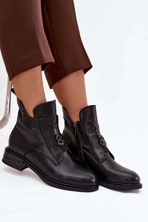 Обігріті шкіряні жіночі чоботи з декоративним елементом чорні Briselda