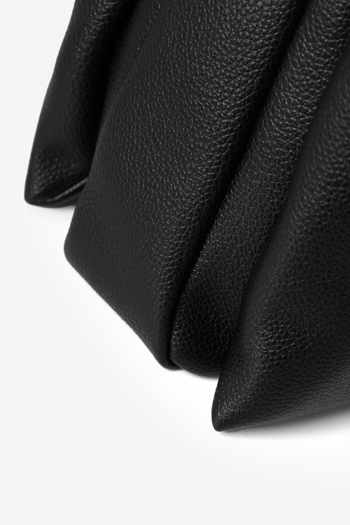 Чорна сумка через плече NOBO BAGP220-K020