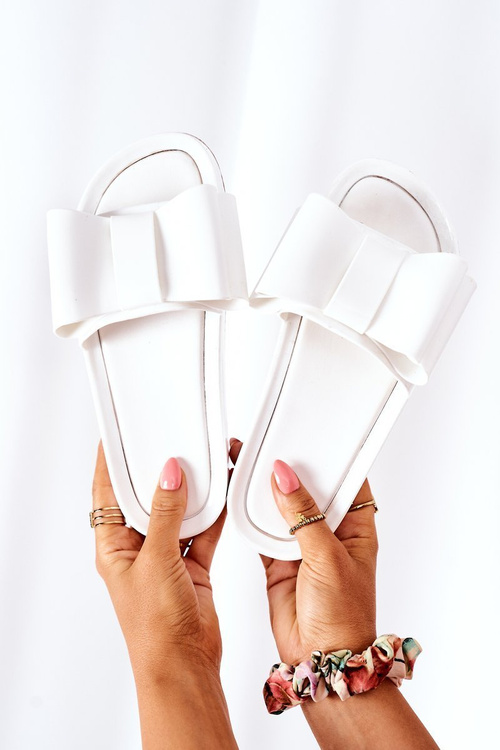 Гумові тапочки з бантом білі квітня