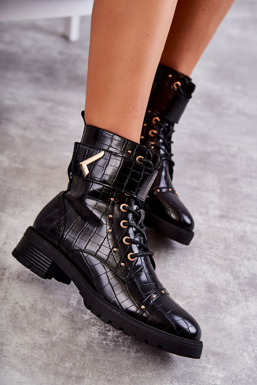 Утеплені шкіряні чоботи зі змією, чорні Colira