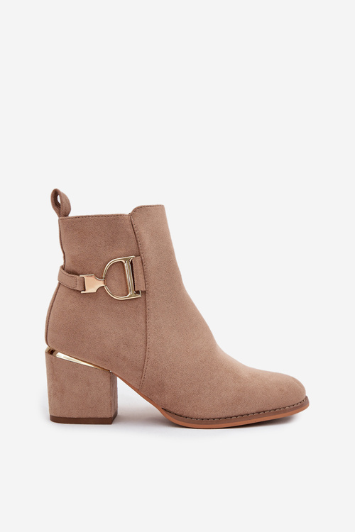 Ізольовані жіночі чоботи на каблуці з золотими елементами бежеві Ambrine