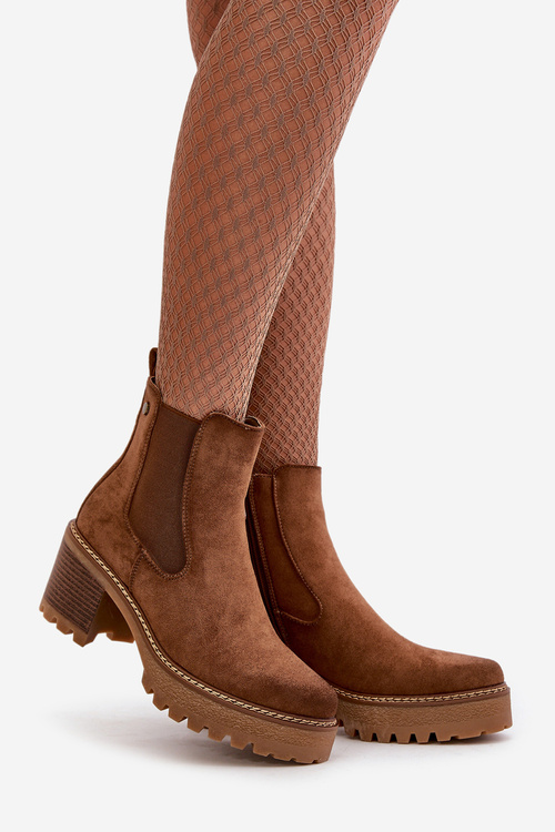 Жіночі утеплені чоботи на підборах з еко-замші коричневого кольору Irissinae