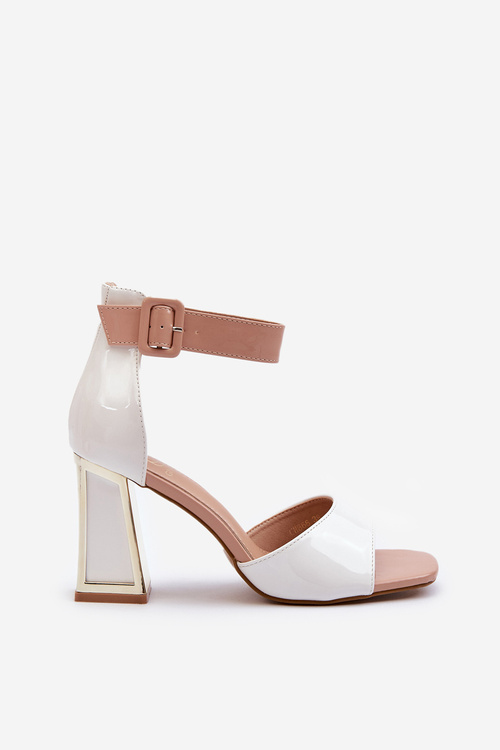 Білі лаковані босоніжки на підборах Adrianu
