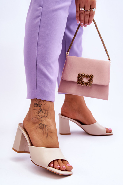 Жіночі шкіряні класичні тапочки бежеві Loara