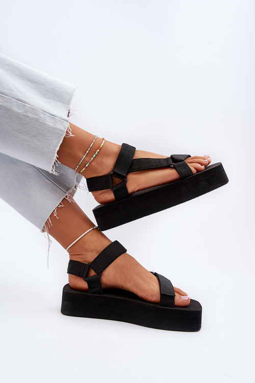 Жіночі чорні босоніжки на платформі Edireda