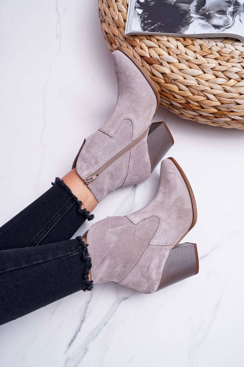 Чоботи жіночі на підборах шкіряні замшеві яскраві капучино Ніколь 2433