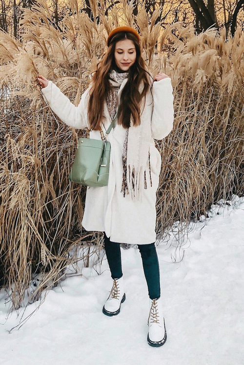 Жіночі шкіряні білі черевики на плоскому ходу GOE GG2N3057A