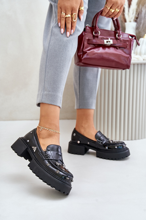 Жіночі лаковані туфлі з декором D&A MR880-103 Чорні