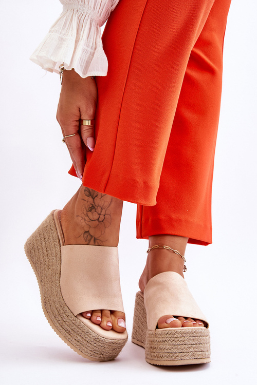 Жіночі тапочки на танкетці та платформі бежеві Ysabel