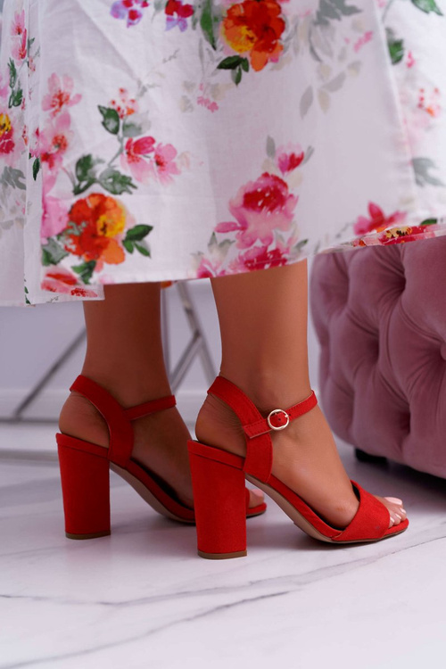 Жіночі замшеві босоніжки Baloo червоного кольору