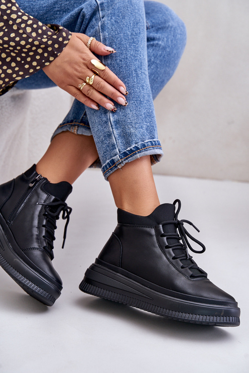 Легке шкіряне спортивне взуття на платформі Artiker 55C1041 чорного кольору